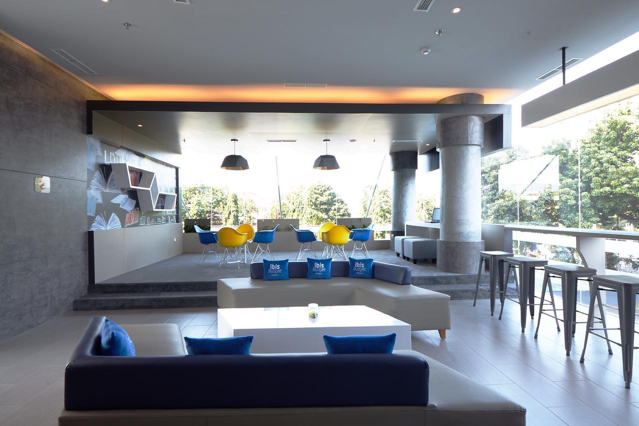 Ibis Budget Cirebon Exterior foto