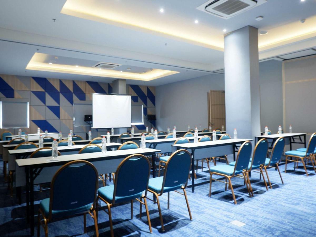 Ibis Budget Cirebon Exterior foto