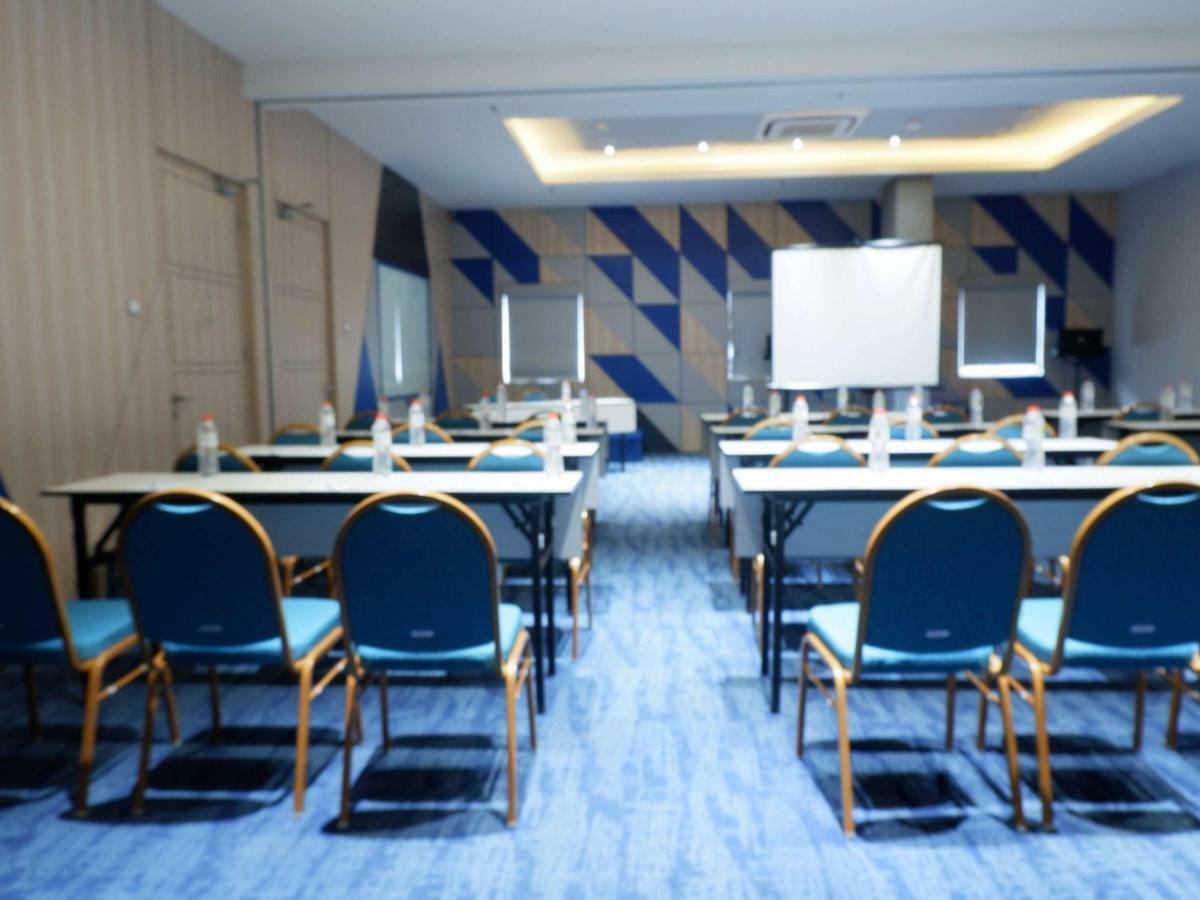 Ibis Budget Cirebon Exterior foto